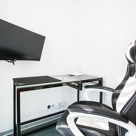 Daire Brand New Relaxing Place In Neighbourhood Lviv